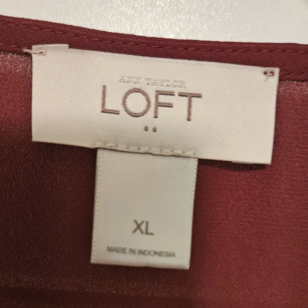 LOFT Relaxed Burgundy Blouse Sleeveless - Picture 4 of 4